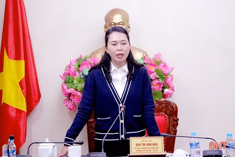 Trưởng ban Văn hóa - Xã hội HĐND tỉnh Đào Thị Anh Nga phát biểu tại buổi làm việc.