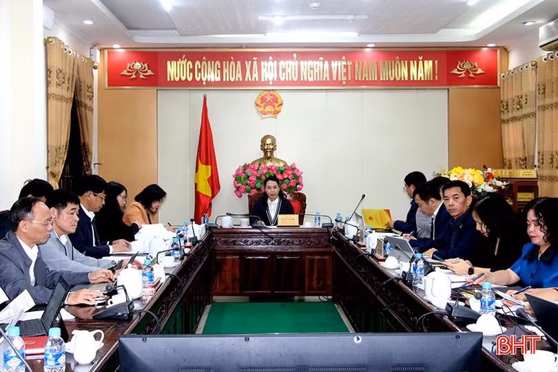 Toàn cảnh buổi làm việc.