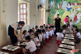 Những cô nuôi tận tụy ở trường bán trú