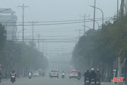 Hà Tĩnh: Sương mù dày đặc, giao thông gặp khó 