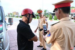 Công an Hà Tĩnh tổng lực xử lý vi phạm nồng độ cồn