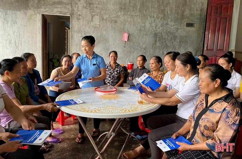 Các thành viên CLB sinh hoạt, xây dựng kế hoạch tuyên truyền phòng chống thuốc lá. bqbht_br_11.jpg