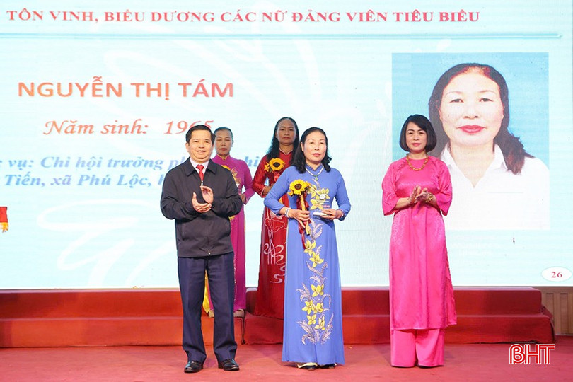 Chị Tám là một trong 95 gương mặt nữ đảng viên tiêu biểu có nhiều đóng góp trên các lĩnh vực của đời sống xã hội trên địa bàn toàn tỉnh được Hội LHPN tỉnh biểu dương, tôn vinh. bqbht_br_a2.jpg