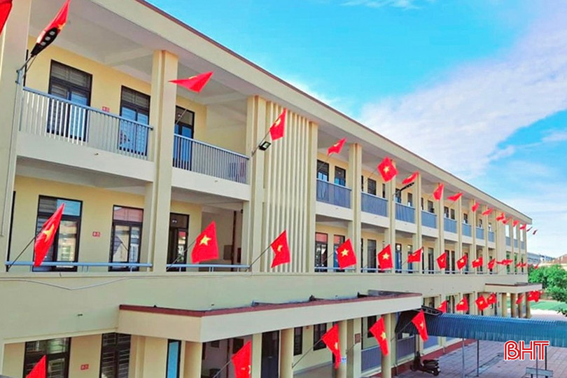 Sắc màu rực rỡ trên những ngôi trường trước thềm năm học mới. 1.1.jpg