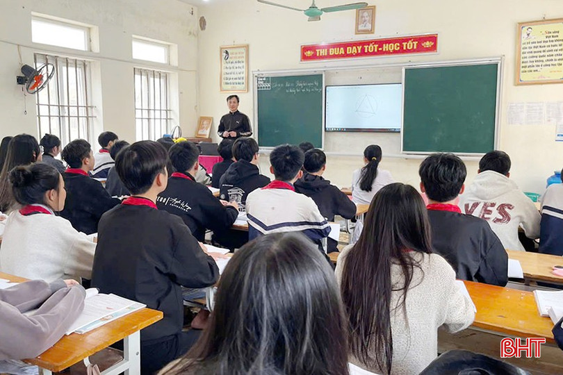 Trường THCS Thạch Kim tập trung thực hiện tốt việc phân hóa đối tượng học sinh, ưu tiên bố trí giáo viên hướng dẫn kiến thức cho học sinh lớp 9. bqbht_br_21.jpg