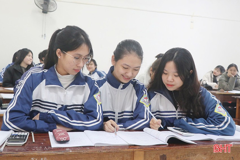 Học sinh Hà Tĩnh phát huy tinh thần tự học, ôn tập kiến thức chuẩn bị cho các kỳ thi. bqbht_br_22.jpg