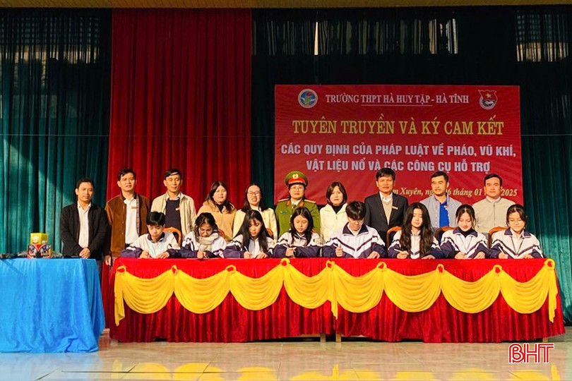 Các trường học tổ chức cho học sinh ký cam kết các nội dung liên quan đến pháo, vũ khí, vật liệu nổ... bqbht_br_16.jpg