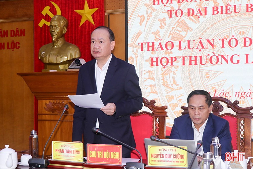 Giám đốc Sở LĐ-TB&XH Phan Tấn Linh - Tổ trưởng Tổ đại biểu HĐND tỉnh bầu tại huyện Can Lộc phát biểu tại buổi thảo luận. bqbht_br_13.jpg