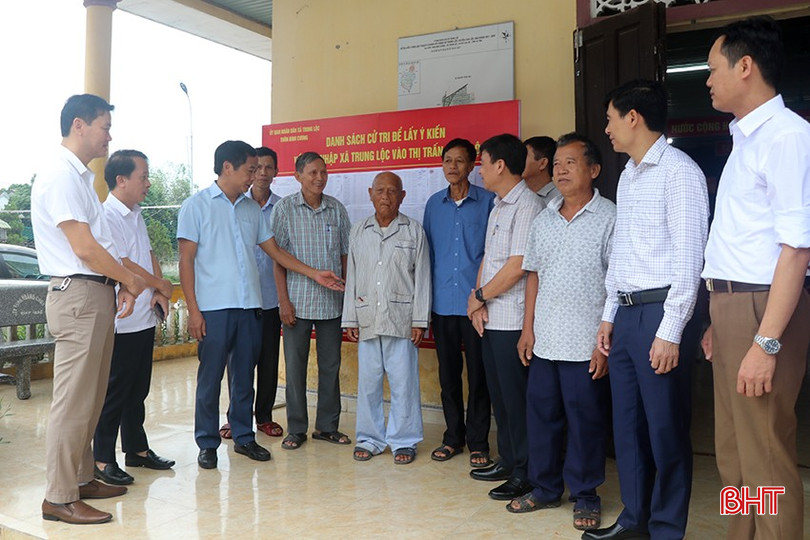 Lãnh đạo huyện kiểm tra, theo dõi quá trình lấy phiếu cử tri tại thôn Đình Cương (xã Trung Lộc). 1.1.jpg