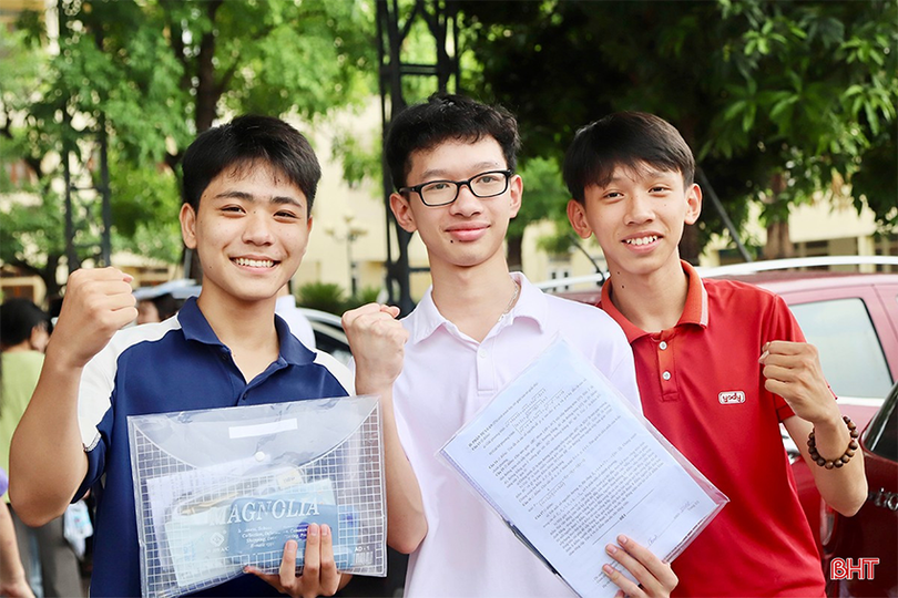 Hôm nay, 15/6 ngành GD&ĐT đã công bố điểm và điểm chuẩn vào lớp 10 các trường THPT không chuyên. 13.png