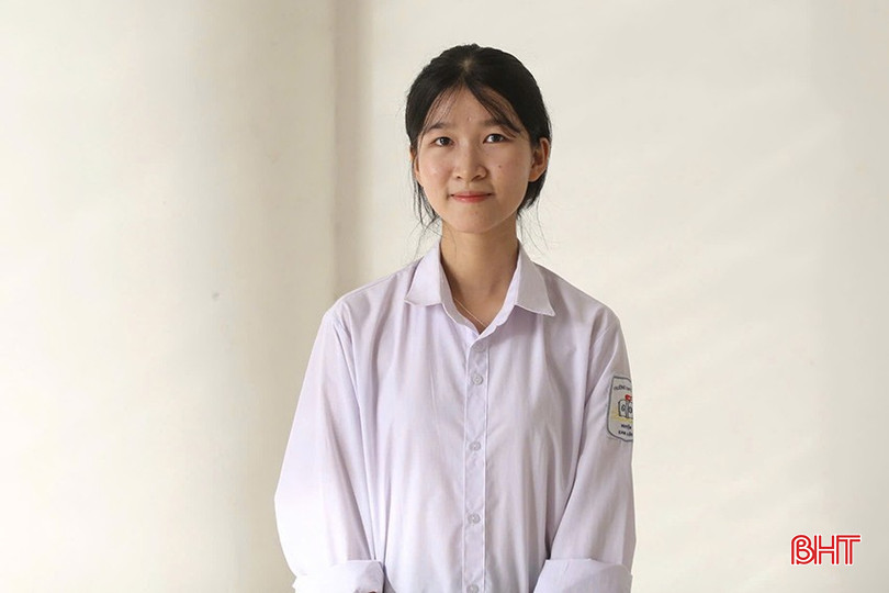 Phan Nguyễn Thảo Hiền - tân sinh viên Trường Đại học Sư phạm 1 Hà Nội. 1.4.jpg