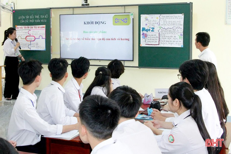 Giờ Toán được thực hiện trực tiếp tại Trường THPT Kỳ Anh và kết nối trực tuyến đến 50 điểm cầu trên toàn tỉnh. bqbht_br_11.jpg