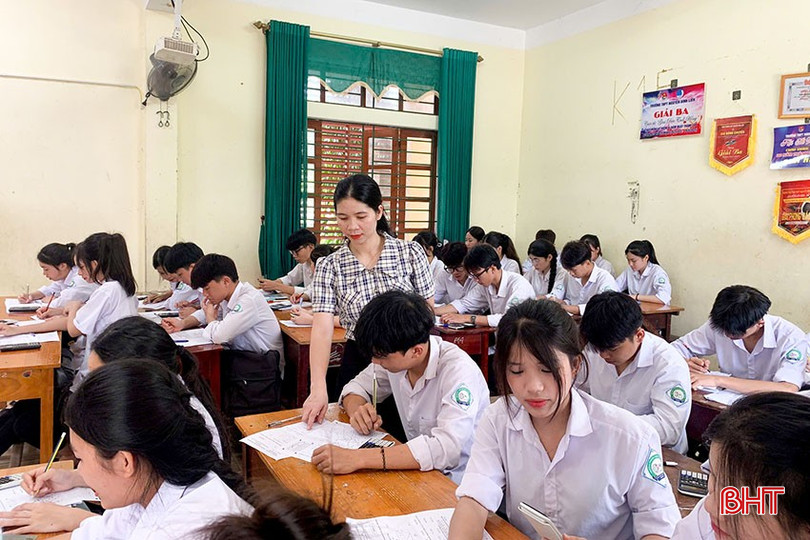 Giờ học của cô trò Trường THPT Nguyễn Đình Liễn (Cẩm Xuyên). bqbht_br_15.jpg