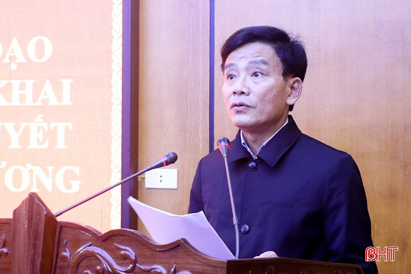 Phó Bí thư Thường trực Huyện ủy Can Lộc Bùi Văn Sơn báo cáo dự thảo kết quả thực hiện nhiệm vụ năm 2024. bqbht_br_25.jpg