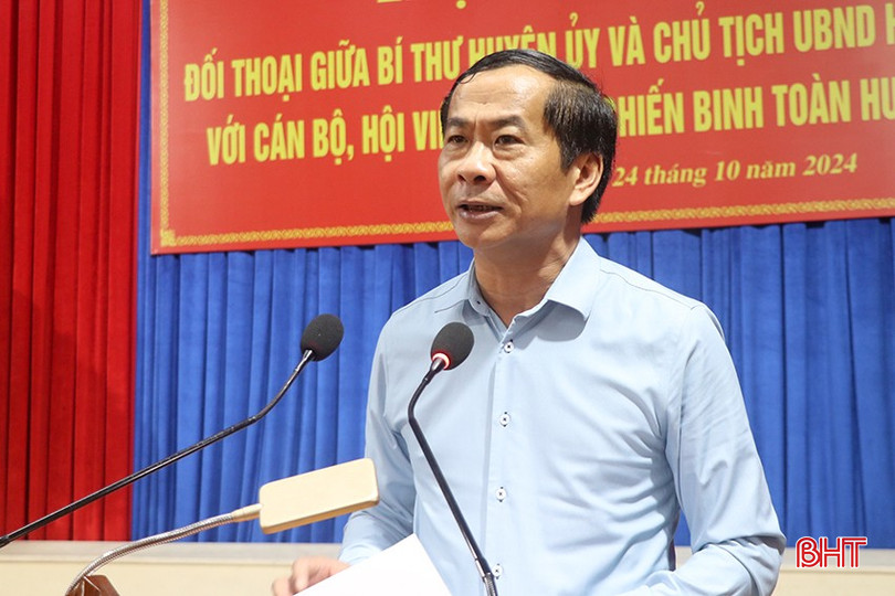 Chủ tịch UBND huyện Can Lộc Võ Xuân Linh thông tin tình hình phát triển KT-XH trên địa bàn. 13-1062-4452.jpg