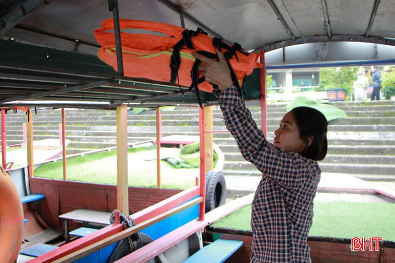 Nhà thuyền mua sắm bổ sung phao cứu sinh. bqbht_br_12.jpg