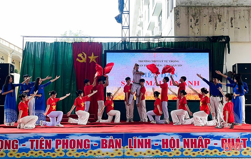 Hoạt cảnh “Lý Tự Trọng - khoảnh khắc bất tử” do học sinh Trường THPT Lý Tự Trọng trình bày. bqbht_br_11.jpg