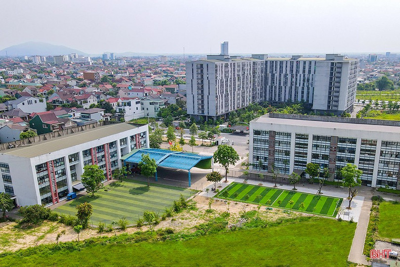 Cơ sở vật chất trường lớp được đầu tư khang trang, hiện đại. 13.jpg