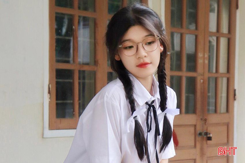 Phan Thị Vân Anh là 1 trong 5 thủ khoa khối C00 Hà Tĩnh. 1.5.jpg
