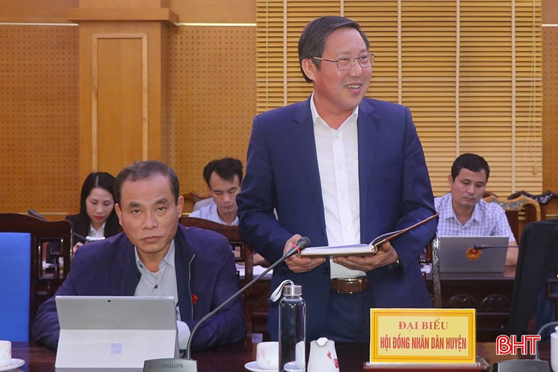 Đại biểu thảo luận ý kiến. bqbht_br_17.jpg
