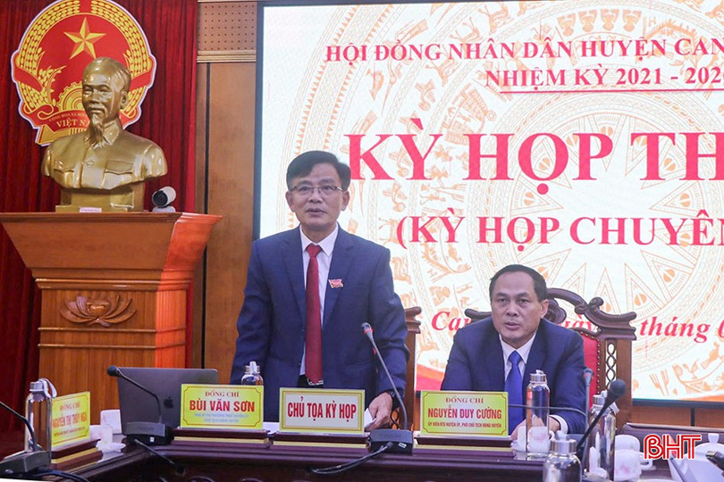 Phó Bí thư Thường trực Huyện ủy – Chủ tịch HĐND huyện Bùi Văn Sơn bế mạc kỳ họp. bqbht_br_16.jpg