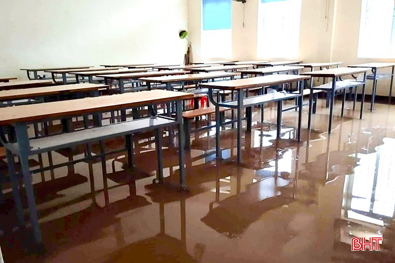 In sommige laaggelegen gebieden kwamen klaslokalen onder water te staan. bqbht_br_11.jpg