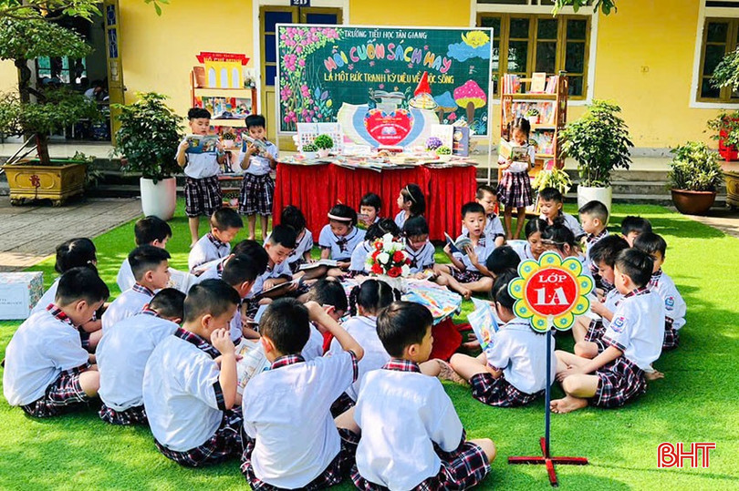 Học sinh Trường Tiểu học Tân Giang (TP Hà Tĩnh) đã có những khoảnh khắc khó quên trong ngày hội sách. bqbht_br_15.jpg