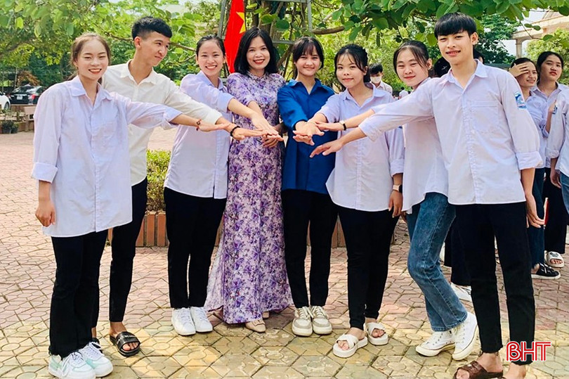 Giáo viên, học sinh Trường THPT Phúc Trạch quyết tâm thực hiện mô hình lớp học không điện thoại. 11-1104-4191.jpg