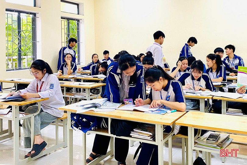 Trong các giờ giải lao, học sinh Trường THPT Phúc Trạch đã có nhiều sự tương tác. 15-5415-547.jpg