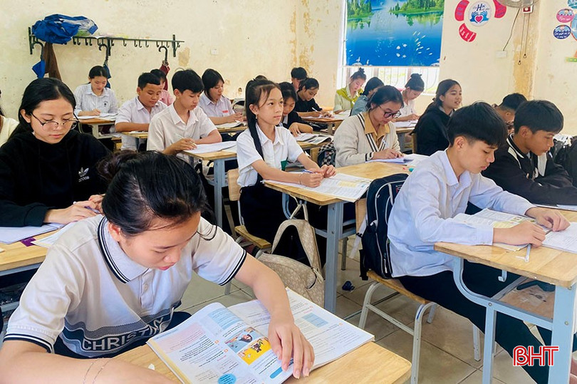 Học sinh Trường TH&THCS Kỳ Nam nỗ lực ôn tập kiến thức chuẩn bị cho Kỳ thi tuyển sinh vào lớp 10. bqbht_br_15.jpg