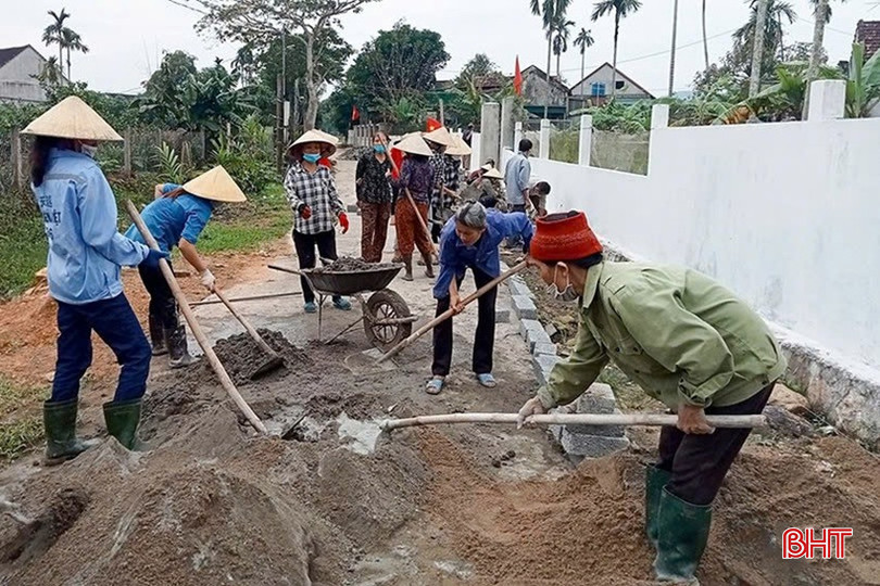 Phụ nữ Mỹ Lộc góp hàng ngàn ngày công xây dựng NTM nâng cao. bqbht_br_21.jpg
