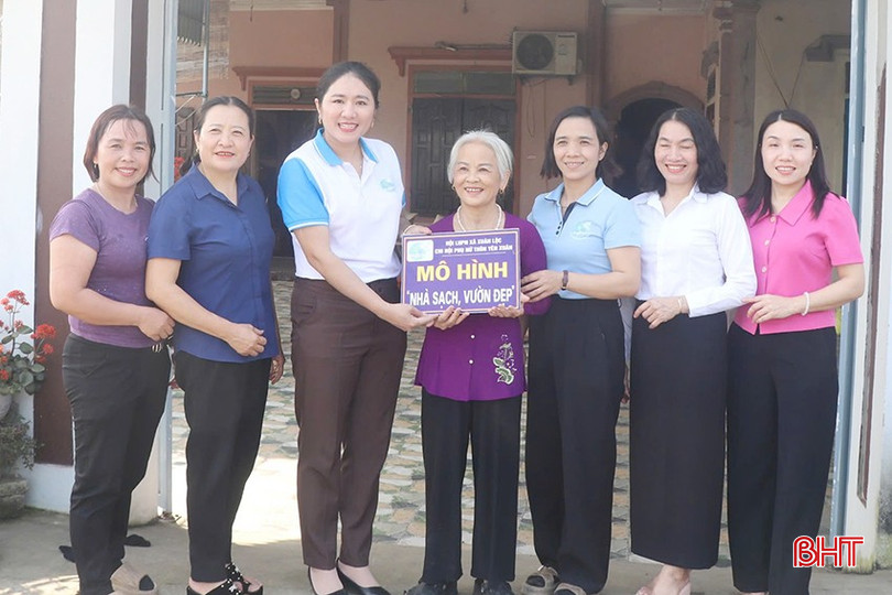 Trong dịp này, toàn huyện có 175 hộ được trao biển: nhà sạch - vườn đẹp. bqbht_br_25.jpg
