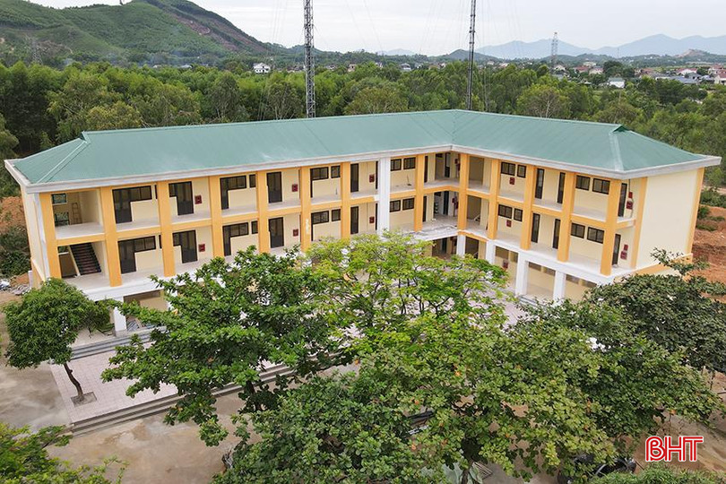 Trường Tiểu học Mỹ Lộc được đầu tư xây mới 18 phòng học 3 tầng. 1.3.jpg