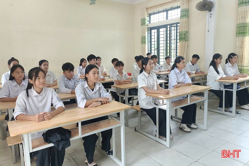Học sinh vùng khó khăn ở xã Sơn Hồng giảm áp lực đầu năm trước chính sách miễn học phí. bqbht_br_15.jpg