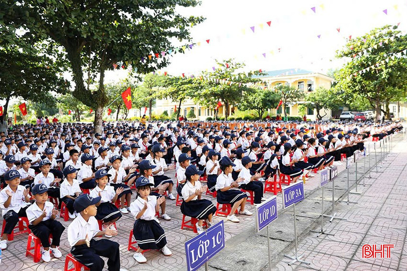 Hơn 1.300 giáo viên, học sinh Trường TH&THCS Kỳ Hoa (TX Kỳ Anh) khai giảng năm học mới. 1.11.jpg