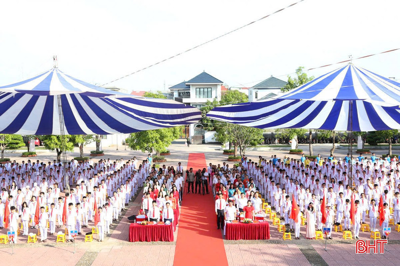 Giáo viên, học sinh Hà Tĩnh đã bước vào năm học mới. 1.2.jpg