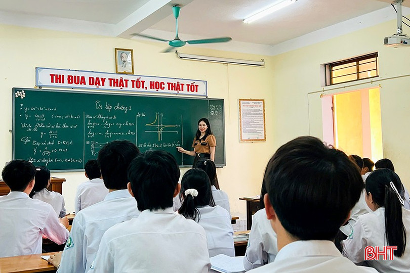 Giờ ôn tập Toán của học sinh lớp 12, Trường THPT Nguyễn Đình Liễn (Cẩm Xuyên). 13-8919.jpg
