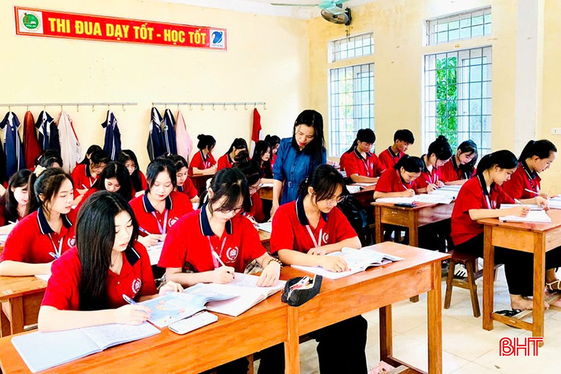 Giáo viên, học sinh Trường THPT Đồng Lộc (Can Lộc) đang nỗ lực dạy, học thích ứng với Kỳ thi tốt nghiệp THPT 2025 theo Chương trình GDPT 2018. 12-5212.jpg
