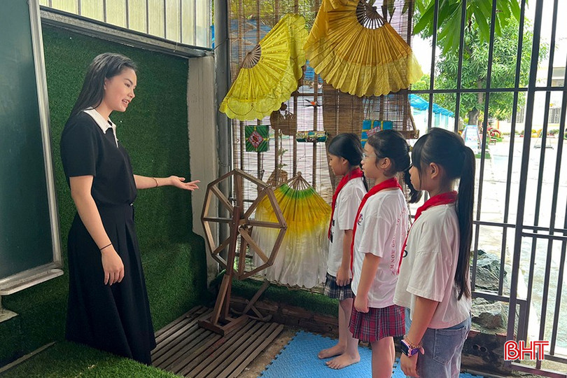 Trường Tiểu học Nam Hà (TP Hà Tĩnh) xây dựng không gian dân ca ví, giặm cho học sinh tham quan, tìm hiểu. bqbht_br_13.jpg