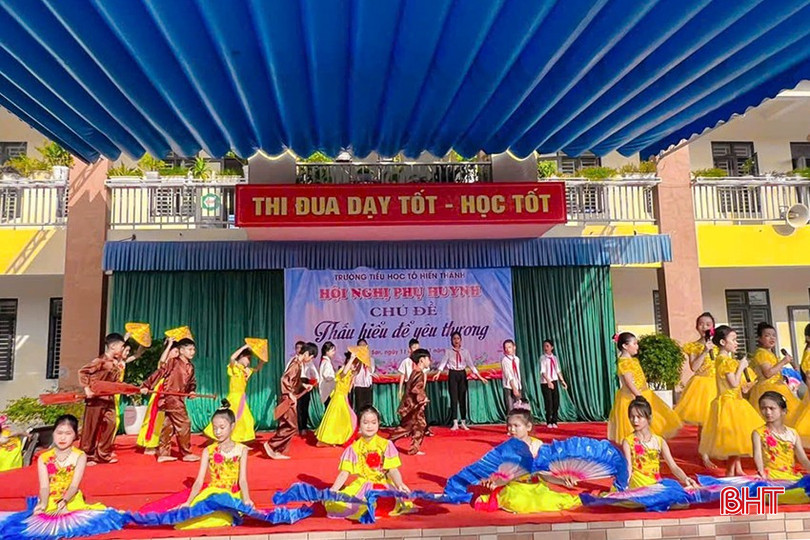 Mỗi chương trình văn nghệ của Trường Tiểu học Tô Hiến Thành đều được lồng ghép các tiết mục dân ca ví, giặm. bqbht_br_18.jpg