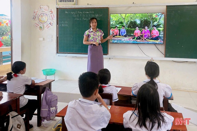 Trường Tiểu học Phan Kính (xã Kim Song Trường, Can Lộc) lồng ghép dạy hát dân ca ví, giặm vào các giờ âm nhạc, giáo dục địa phương. bqbht_br_16.jpg