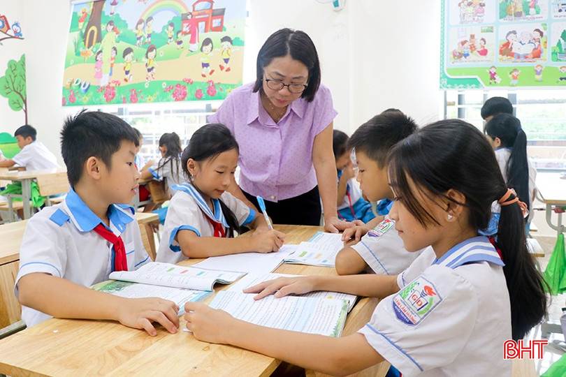 Học sinh lớp 5A2 - Trường Tiểu học 2 Tân Lâm Hương (Thạch Hà) thảo luận nhóm. 1.3.jpg