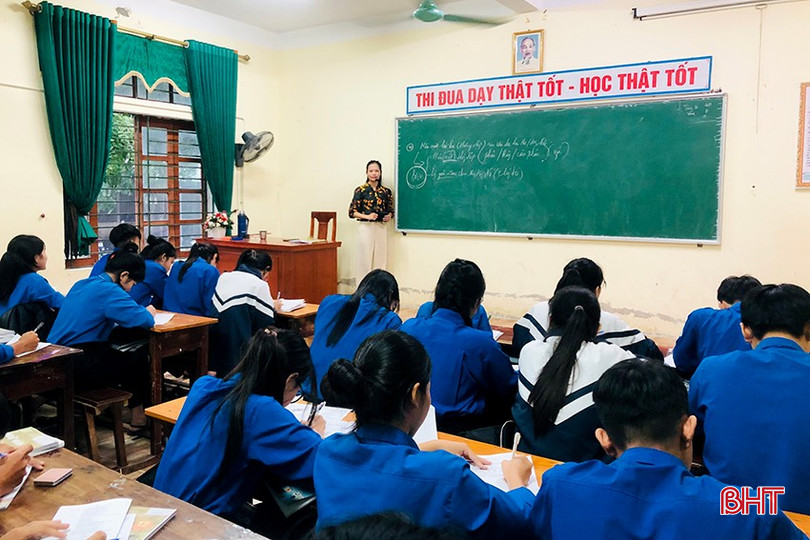 Giờ học của học sinh lớp 12 Trường THPT Nguyễn Đình Liễn (Cẩm Xuyên). 1.1.jpg