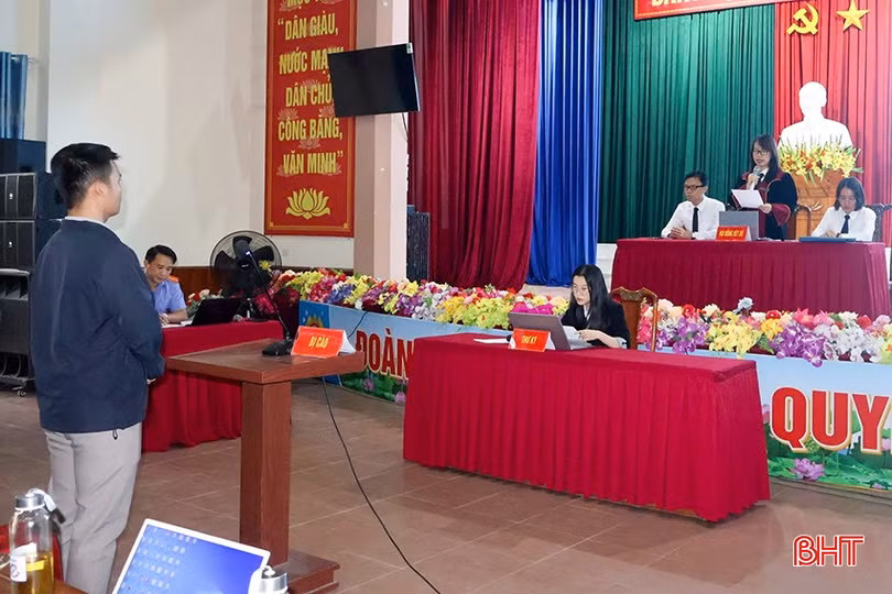 Phiên tòa giả định xét xử vụ án “Trốn tránh NVQS” cũng đã được Huyện đoàn, Công an huyện, Ban CHQS huyện, Viện KSND huyện, TAND huyện Can Lộc phối hợp với Trường THPT Nghèn tổ chức vào sáng 4/11.