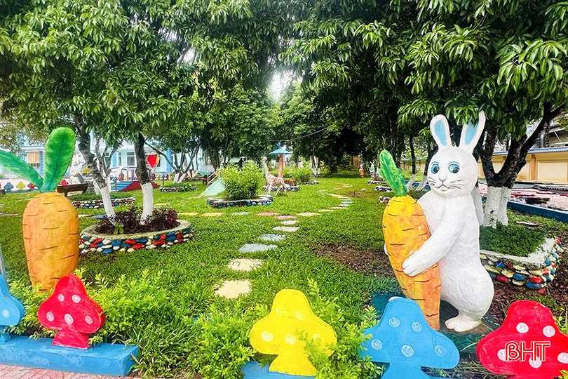 Môi trường giáo dục ở các trường học trên địa bàn huyện Hương Khê được đầu tư, nâng cấp (Ảnh chụp tại Trường Mầm non Bông Sen, Hương Khê). bqbht_br_14.jpg