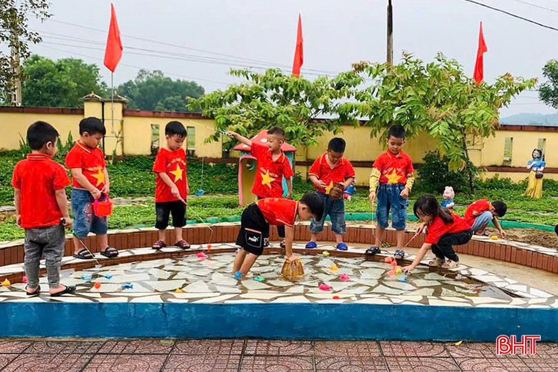 Giờ học ngoài trời của học sinh Trường Mầm non Sơn Lộc. 17-7066.jpg