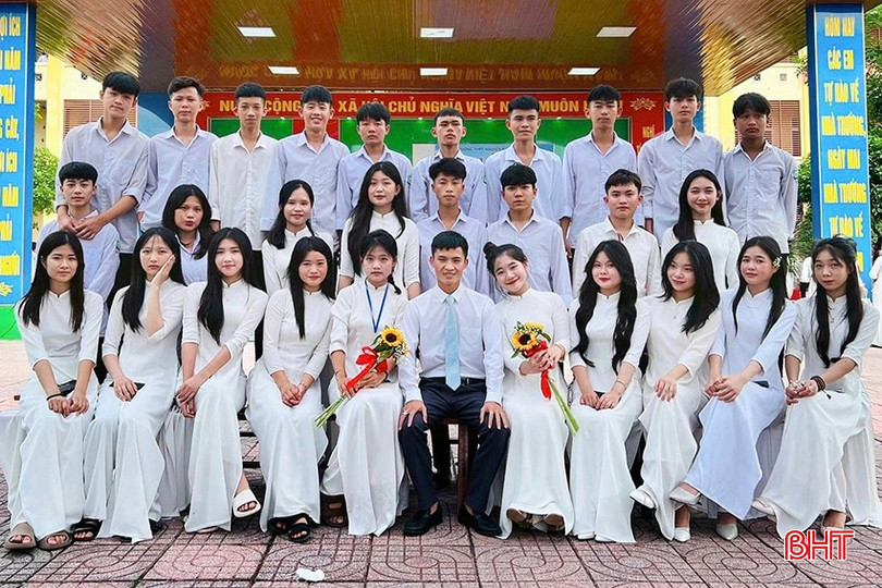 Tập thể lớp 12A7 Trường THPT Nguyễn Đình Liễn đã đạt kết quả xuất sắc trong tuần 8 của cuộc thi. bqbht_br_11.jpg