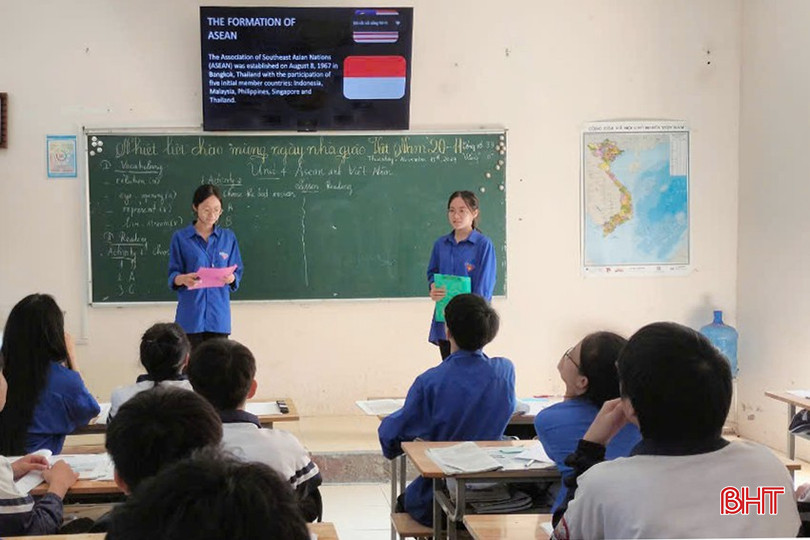 Miễn học phí sẽ tạo động lực trong học tập cho học sinh. (Ảnh: giờ học của học sinh Trường THPT Nghi Xuân). bqbht_br_19.jpg