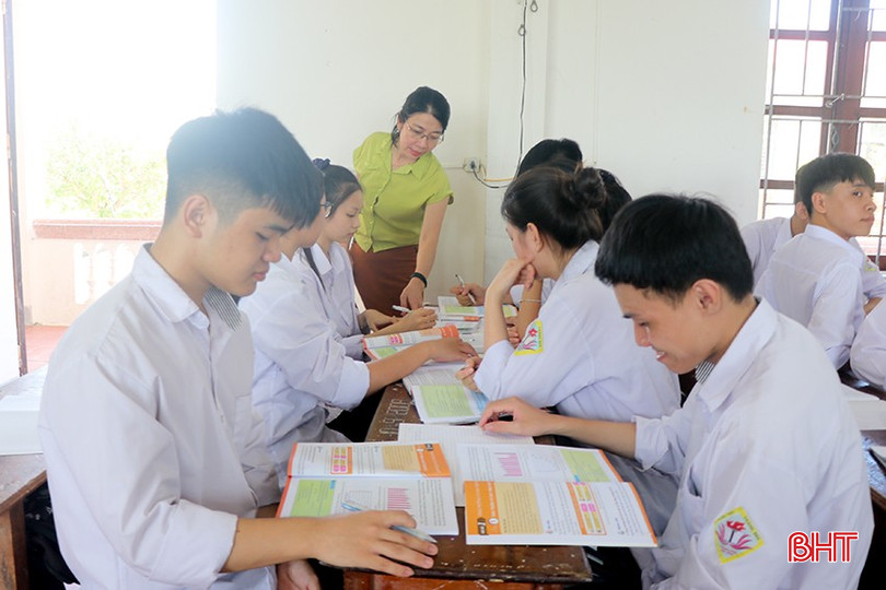 Học 2 buổi/ngày giúp học sinh cuối cấp ở Trường THPT Thành Sen yên tâm hơn trong việc chuẩn bị kiến thức cho Kỳ thi tốt nghiệp THPT. bqbht_br_13.jpg