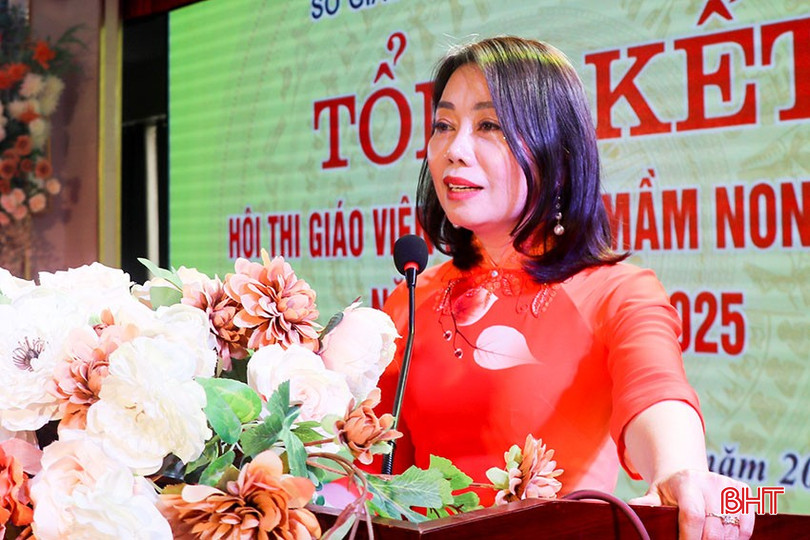 Phó Giám đốc Sở GD&ĐT Hà Tĩnh Nguyễn Thị Nhung Quyên phát biểu tại lễ tổng kết. bqbht_br_15.jpg